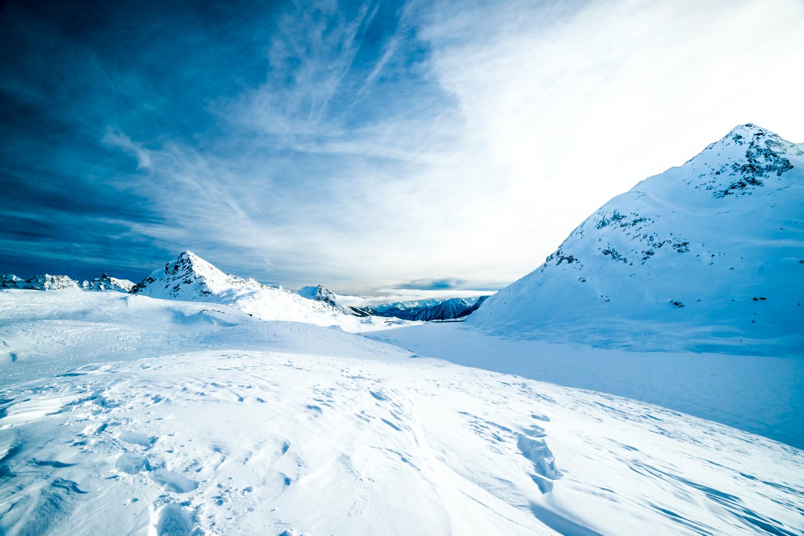 Early Snowfall Blankets Ski Resorts Across the U.S.